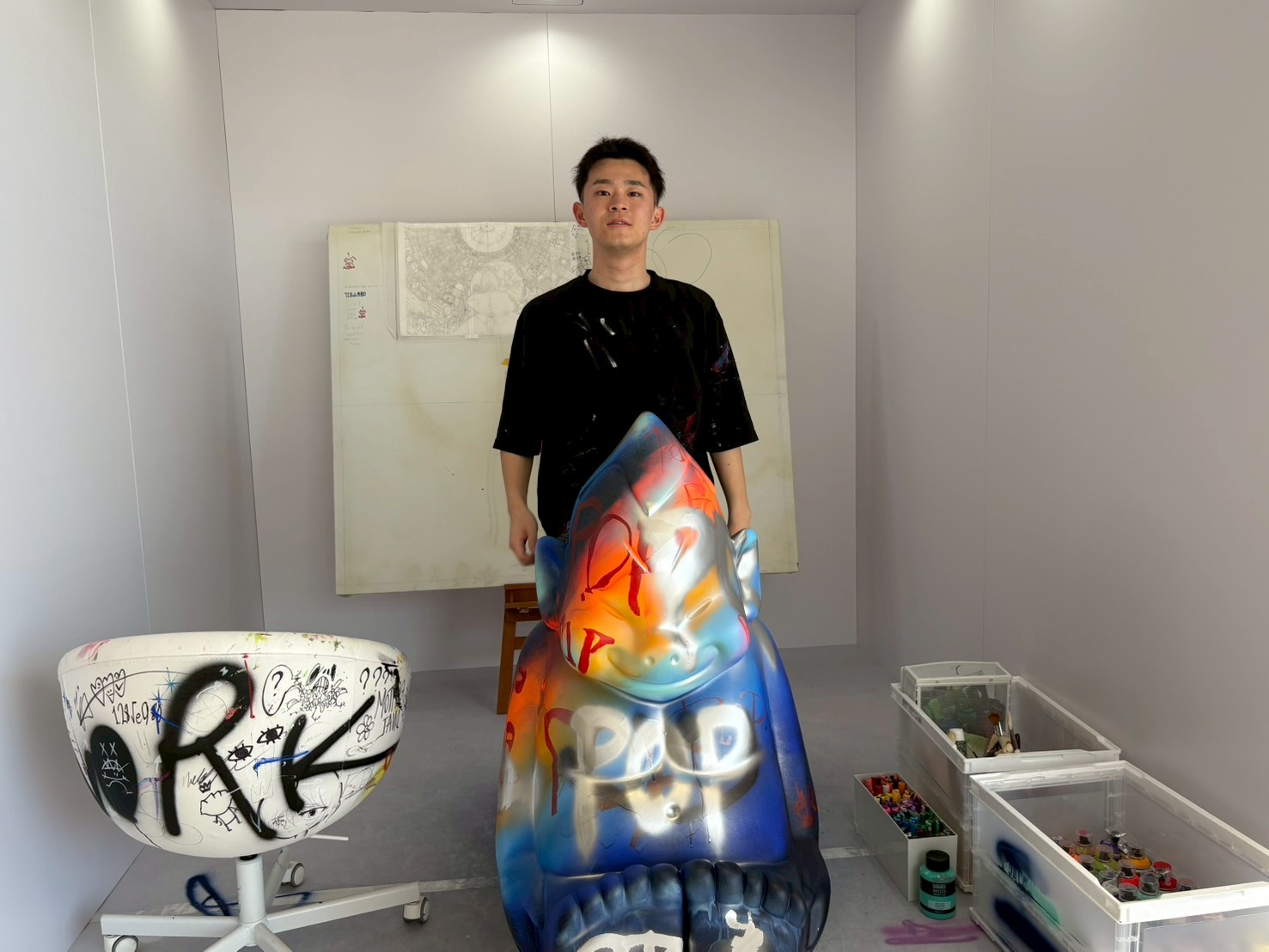 米津玄師が原点 花柄ビリケン像つくったパラアーティストMUSASHIが万博